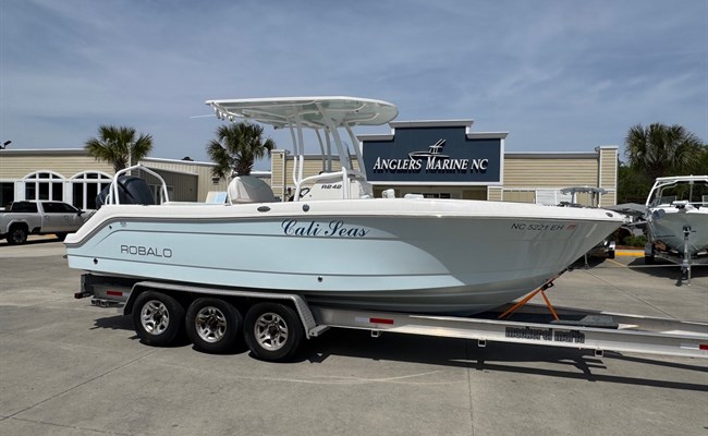 2018 Robalo R242 